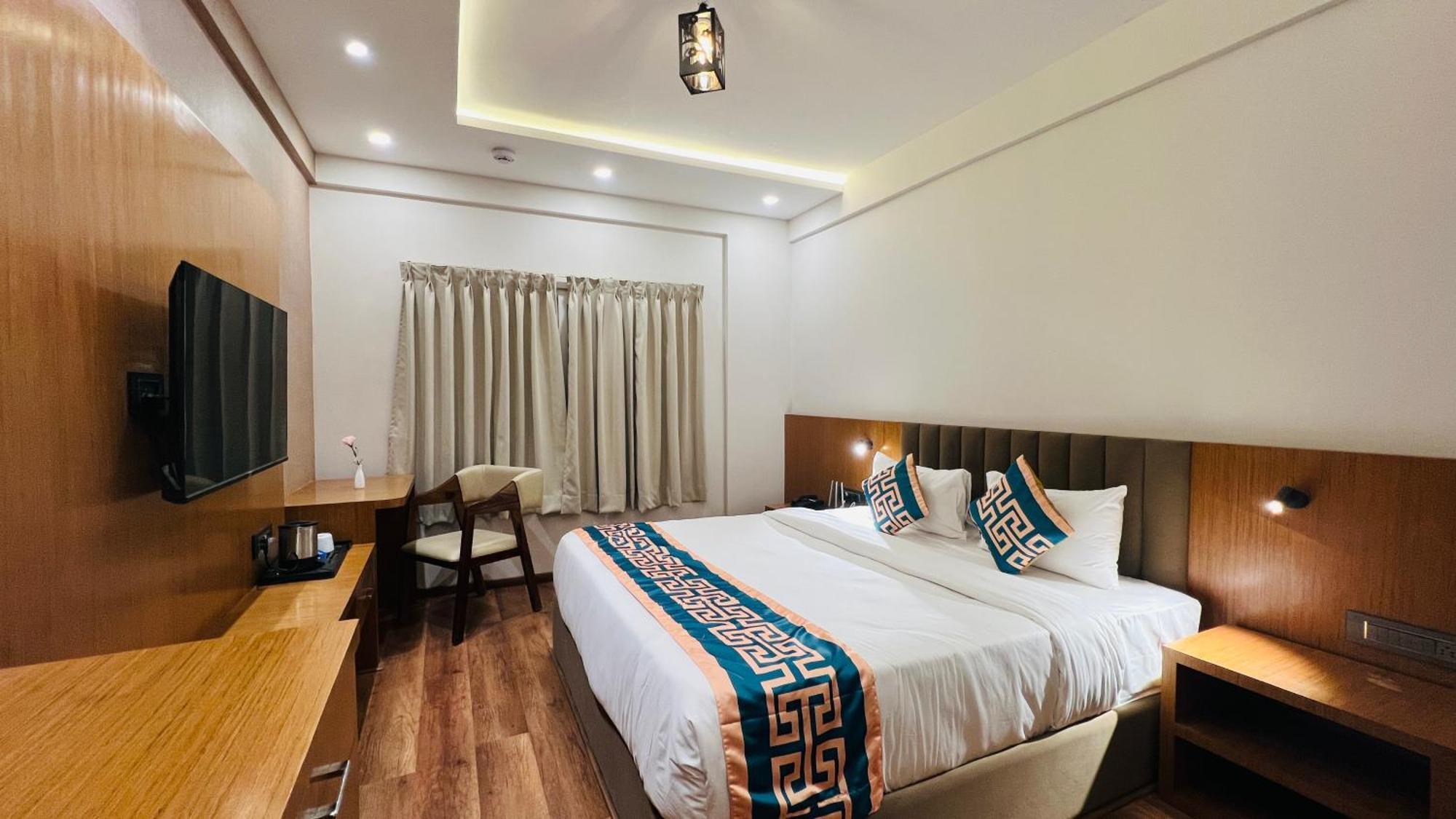 Hotel Aashraya Dod Jala Екстериор снимка