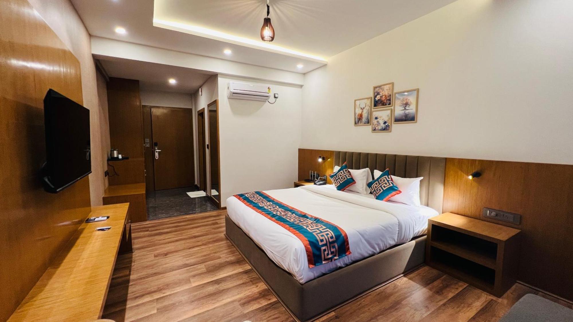 Hotel Aashraya Dod Jala Екстериор снимка