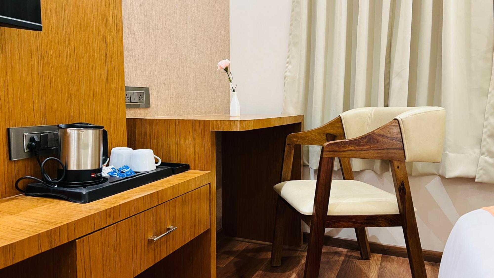 Hotel Aashraya Dod Jala Екстериор снимка