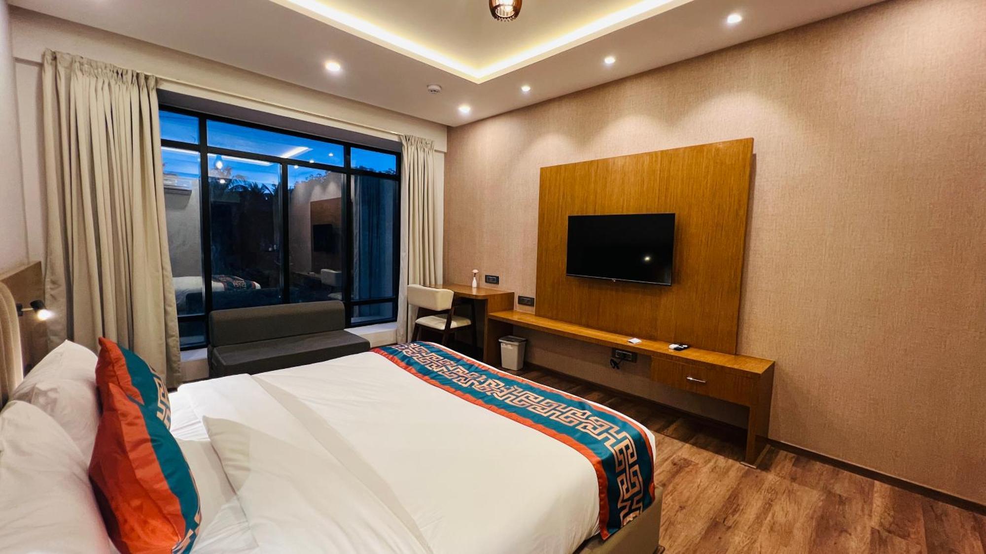 Hotel Aashraya Dod Jala Екстериор снимка