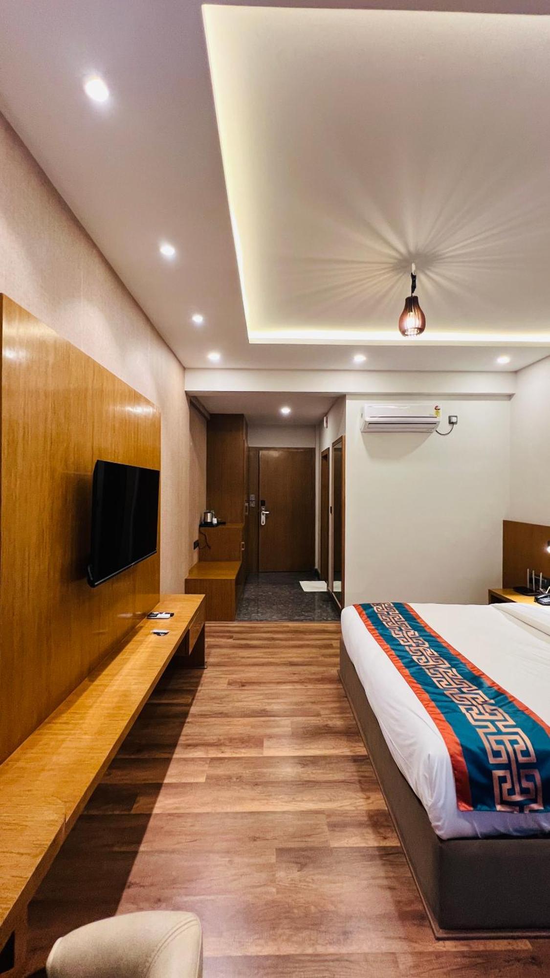 Hotel Aashraya Dod Jala Екстериор снимка