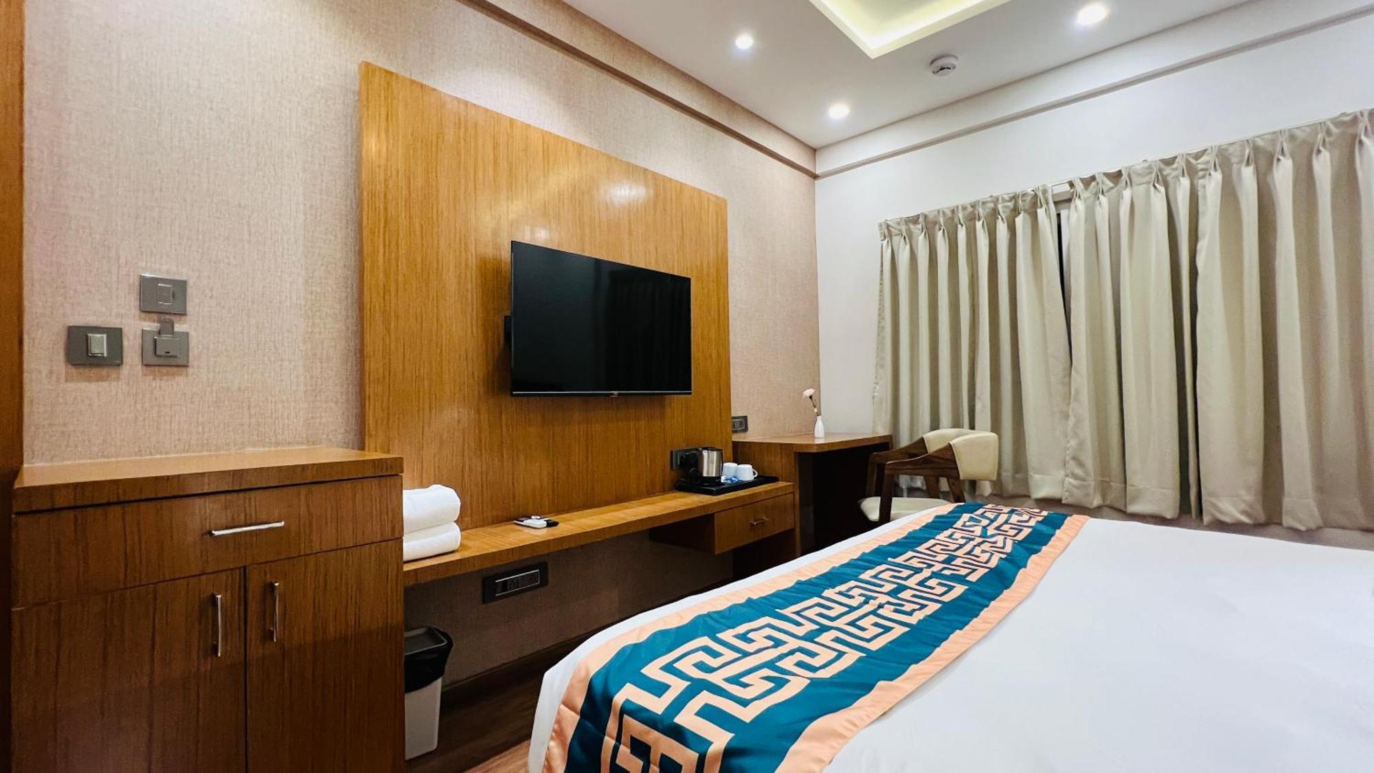 Hotel Aashraya Dod Jala Екстериор снимка