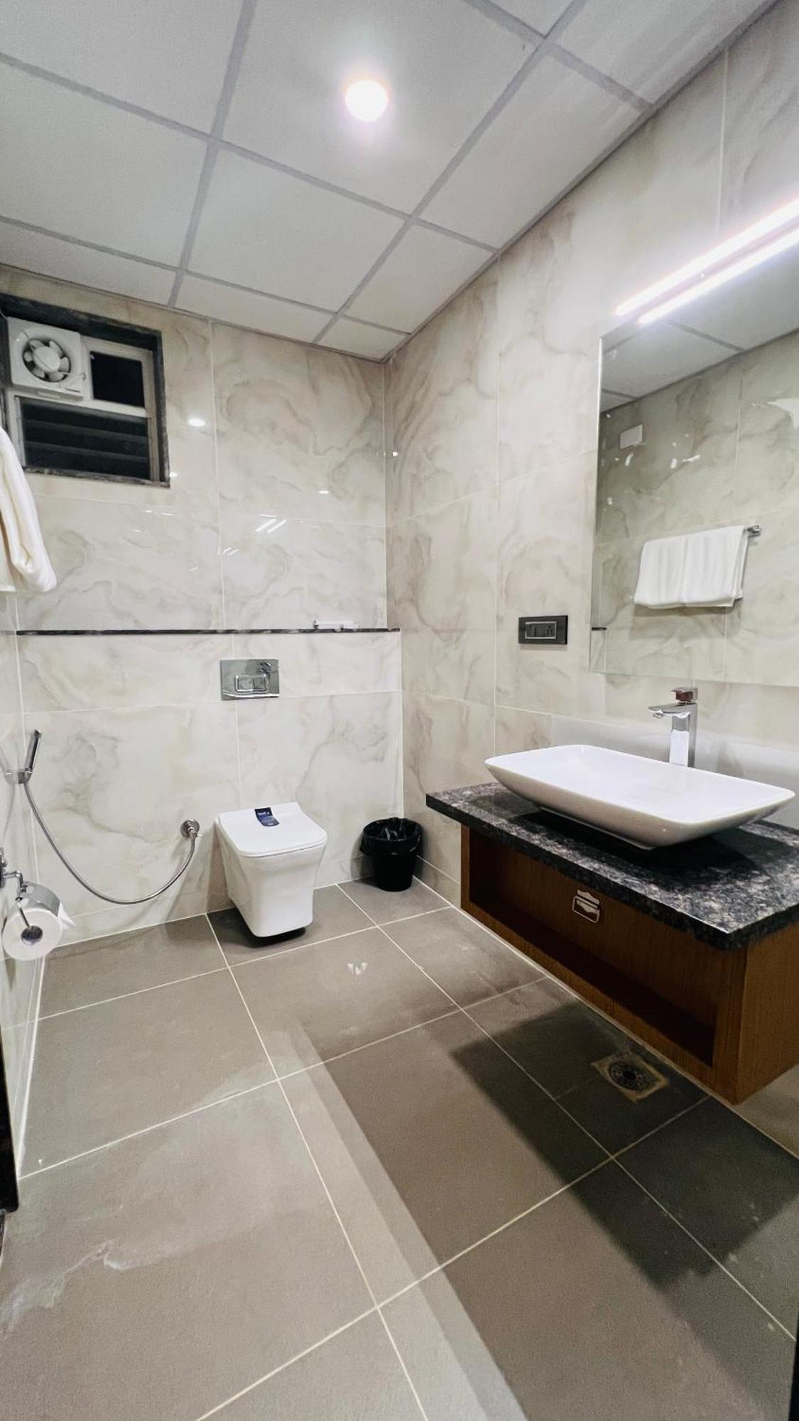 Hotel Aashraya Dod Jala Екстериор снимка