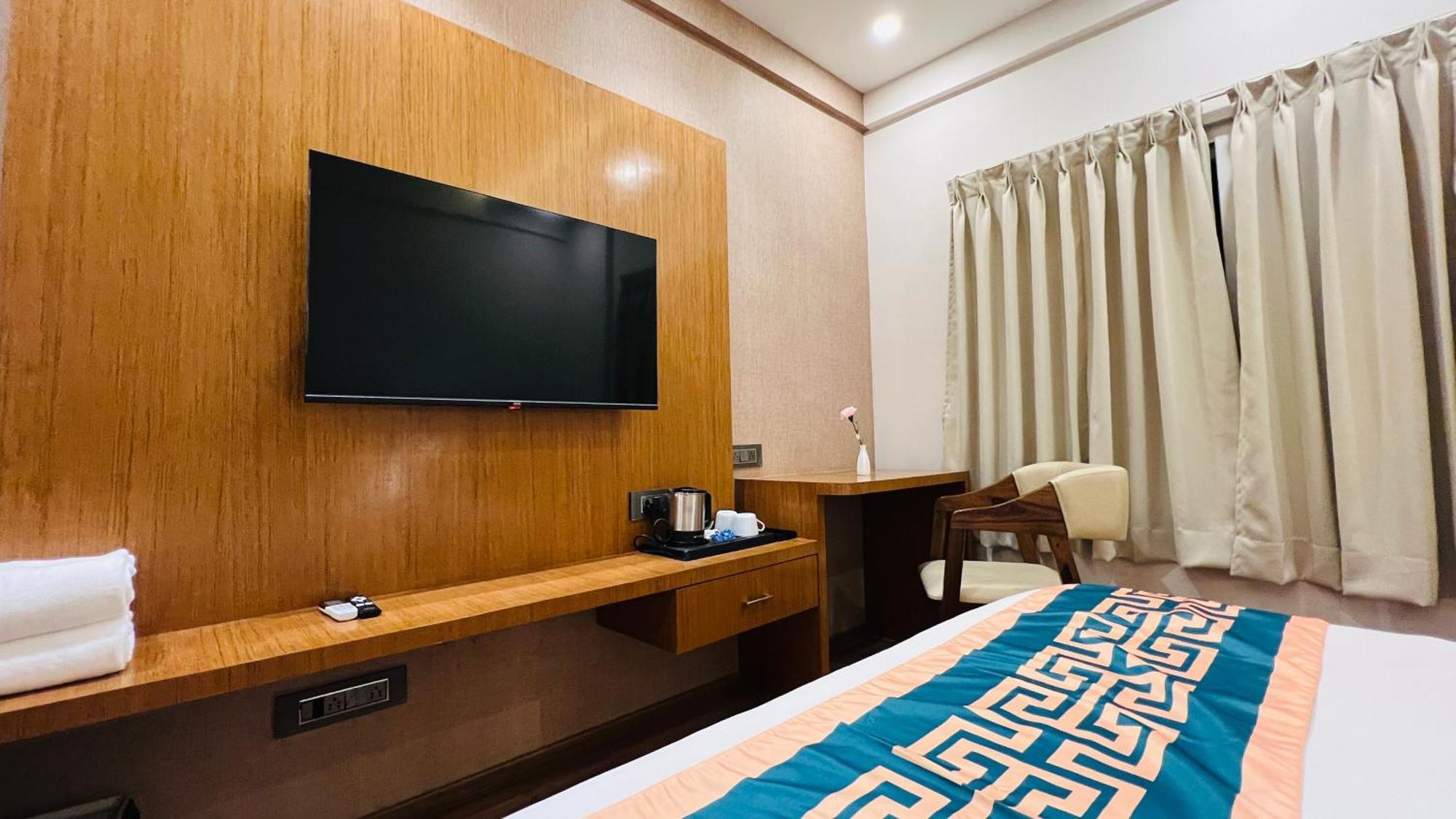 Hotel Aashraya Dod Jala Екстериор снимка