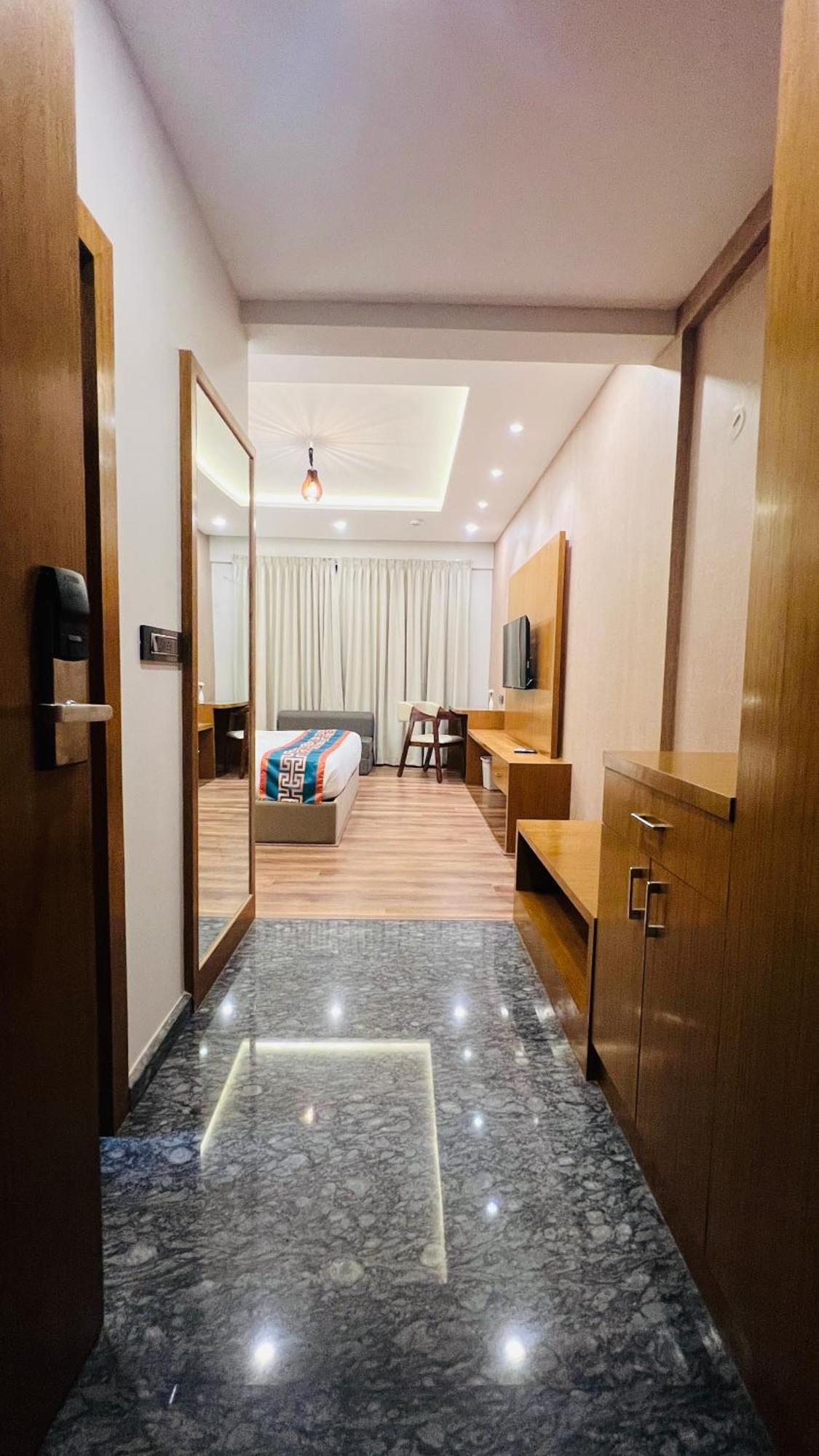Hotel Aashraya Dod Jala Екстериор снимка