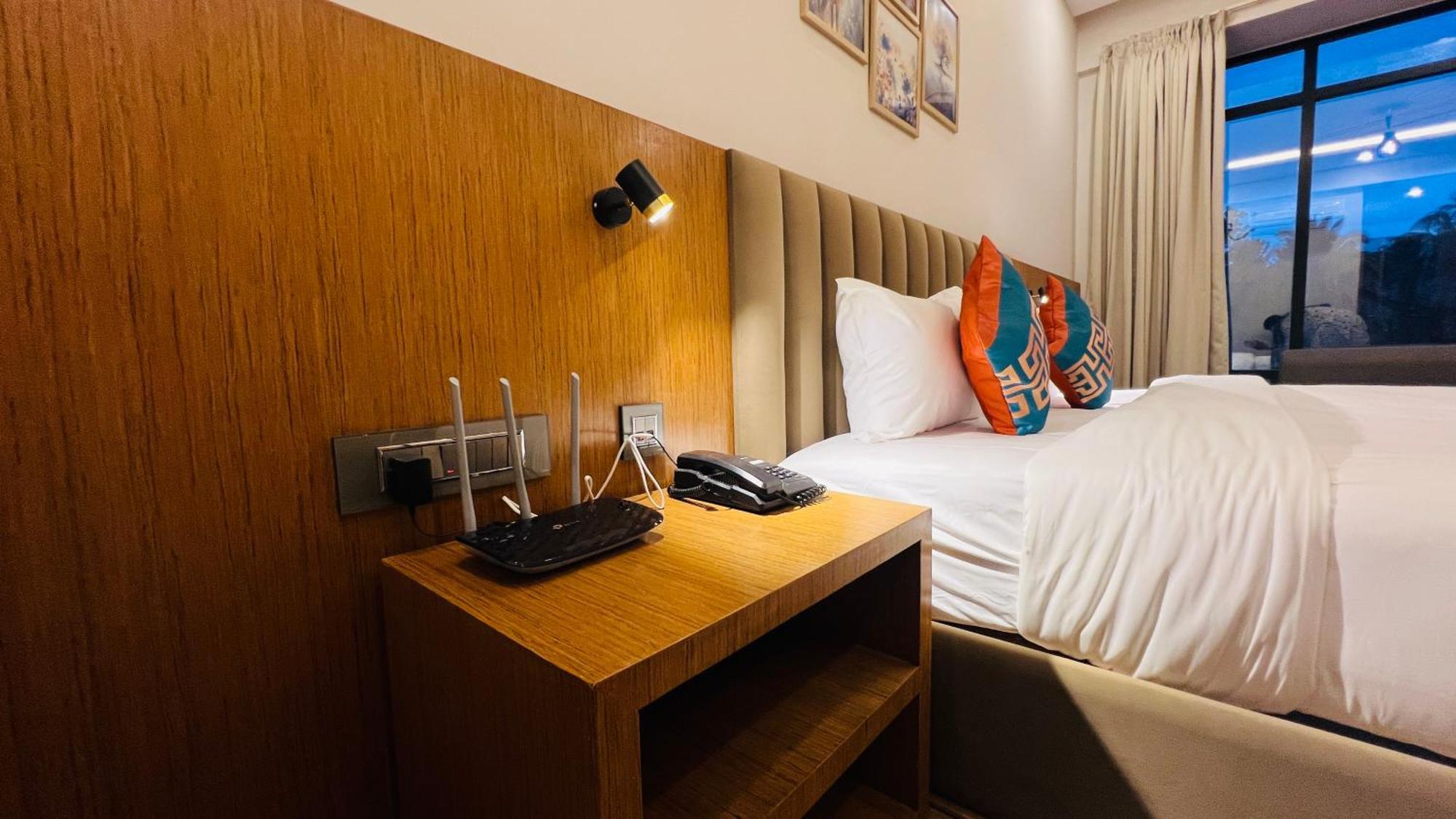 Hotel Aashraya Dod Jala Екстериор снимка